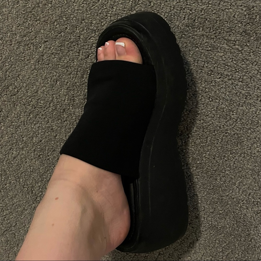 Steve Madden x UO platform sandal